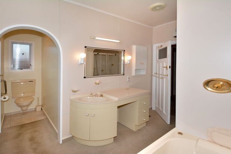 Photo of property in 217 Bay View Road, Saint Clair, Dunedin, 9012