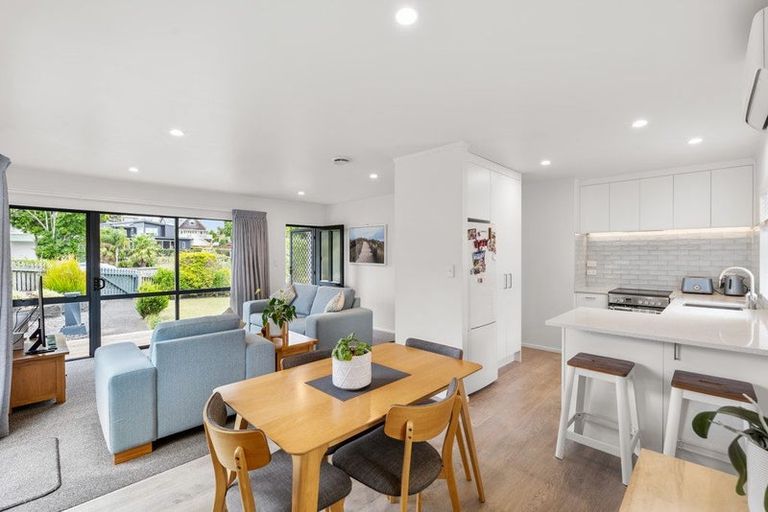 Photo of property in 1/6 Knott Road, Stanmore Bay, Whangaparaoa, 0932