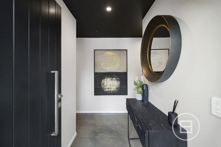 Photo of property in 45 Peregrine Falcon Road, Mount Creighton, Queenstown, 9371