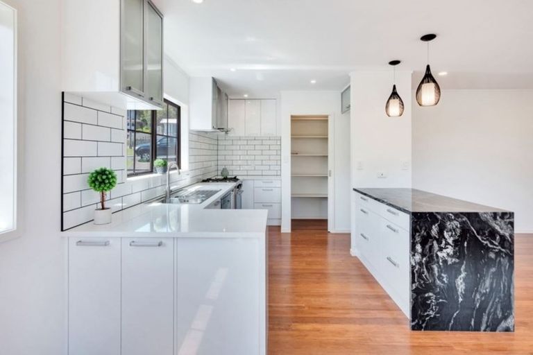 Photo of property in 19a Manuwai Road, Torbay, Auckland, 0630