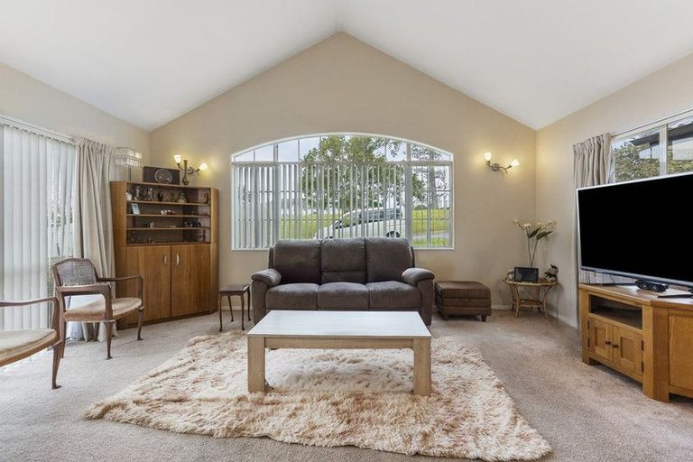 Photo of property in 24 Corta Bella Place, Golflands, Auckland, 2013