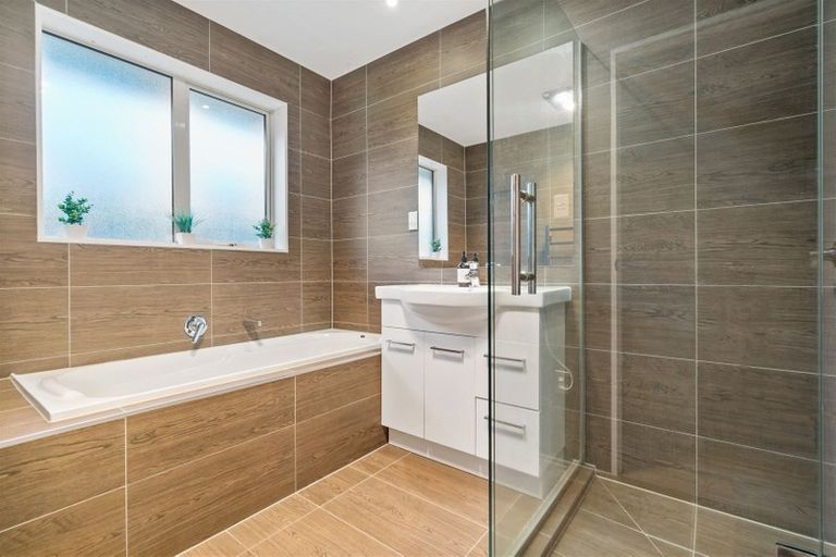 Photo of property in 28 Erceg Way, Rosehill, Papakura, 2113