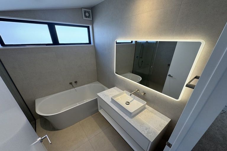 Photo of property in 7b Manor Place, Point Chevalier, Auckland, 1022