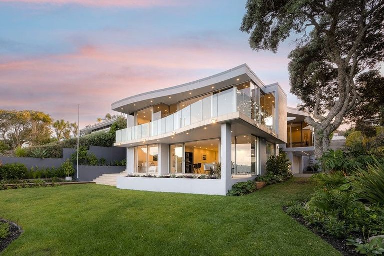 Photo of property in 19 Bournemouth Terrace, Murrays Bay, Auckland, 0630