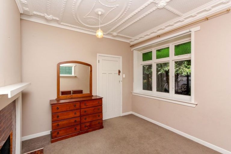 Photo of property in 35 Lemon Street, New Plymouth, 4310