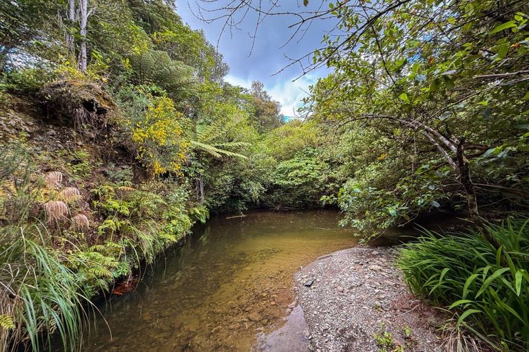 Photo of property in 1789 State Highway 2, Kaitoke, Upper Hutt, 5018