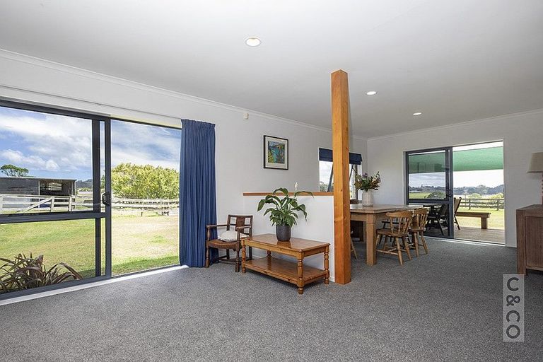 Photo of property in 118 Cottle Road, Taupaki, Henderson, 0782