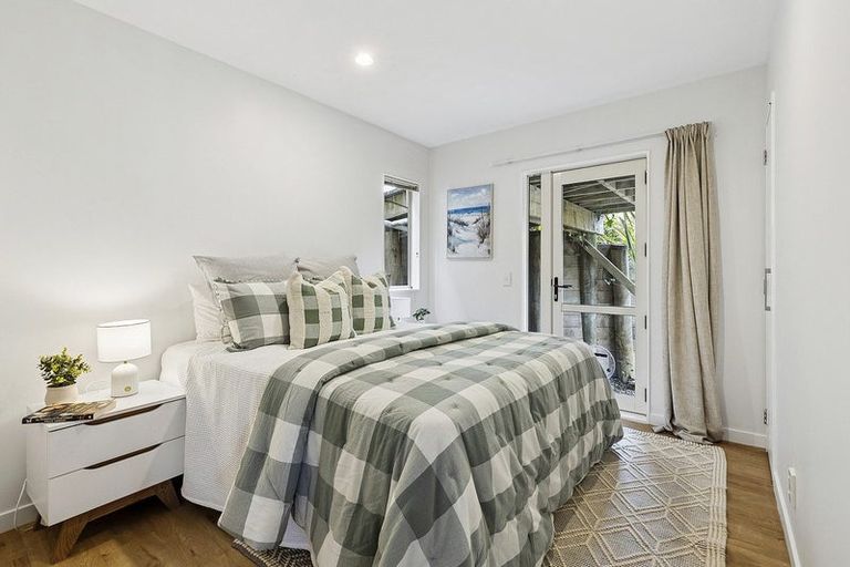 Photo of property in 35 Chartwell Drive, Crofton Downs, Wellington, 6035