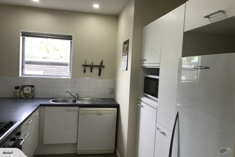 Photo of property in 10 Tiketike Way, Brooklyn, Wellington, 6021