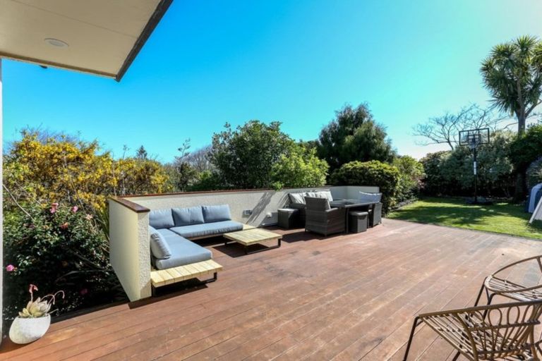 Photo of property in 7 Sequoia Grove, Merrilands, New Plymouth, 4312