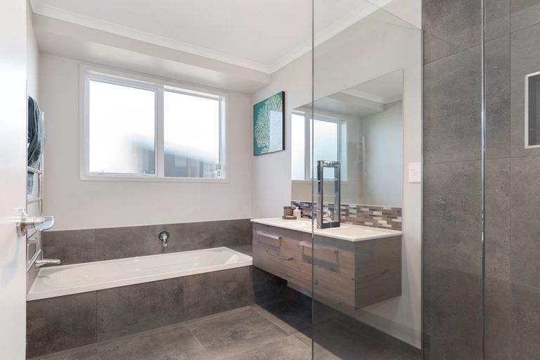 Photo of property in 8 Te Ranga Memorial Drive, Pyes Pa, Tauranga, 3112