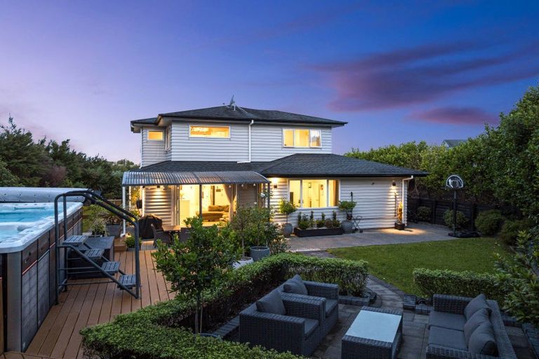 Photo of property in 8 Somerset Place, Stanmore Bay, Whangaparaoa, 0932