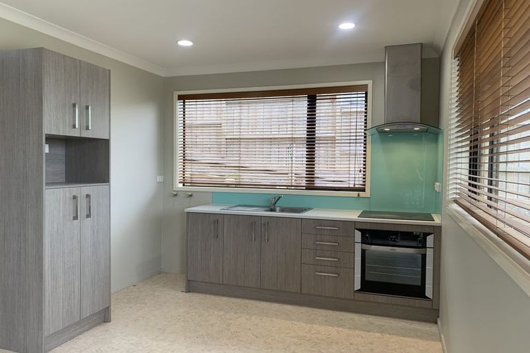 Photo of property in 2a Castleton Drive, Howick, Auckland, 2014