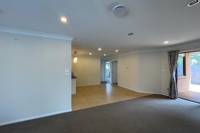 Photo of property in 236a Whitney Street, Blockhouse Bay, Auckland, 0600