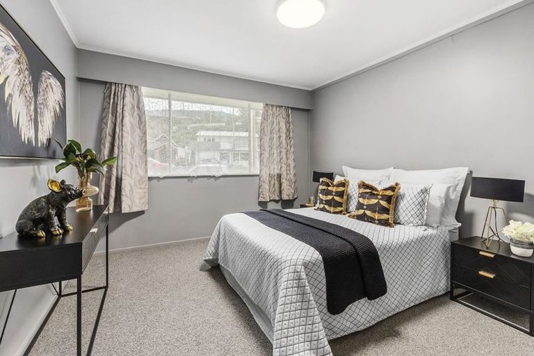 Photo of property in 2/246 Main Road, Tawa, Wellington, 5028