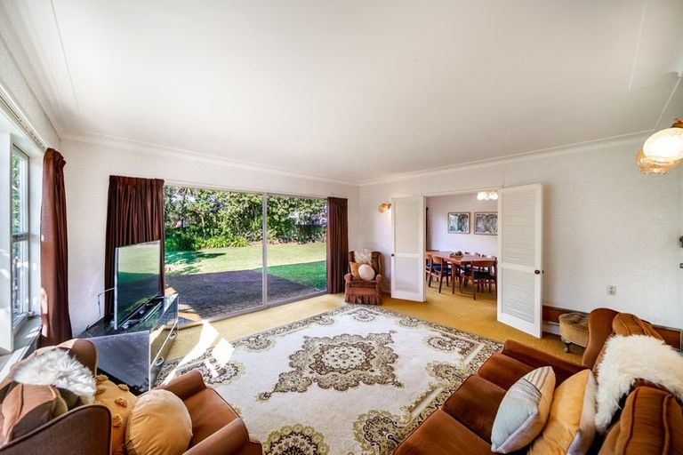 Photo of property in 25 Tupaki Place, Pakuranga Heights, Auckland, 2010