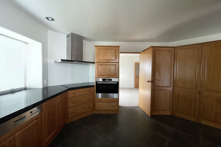 Photo of property in 1 Calypso Place, Rothesay Bay, Auckland, 0630