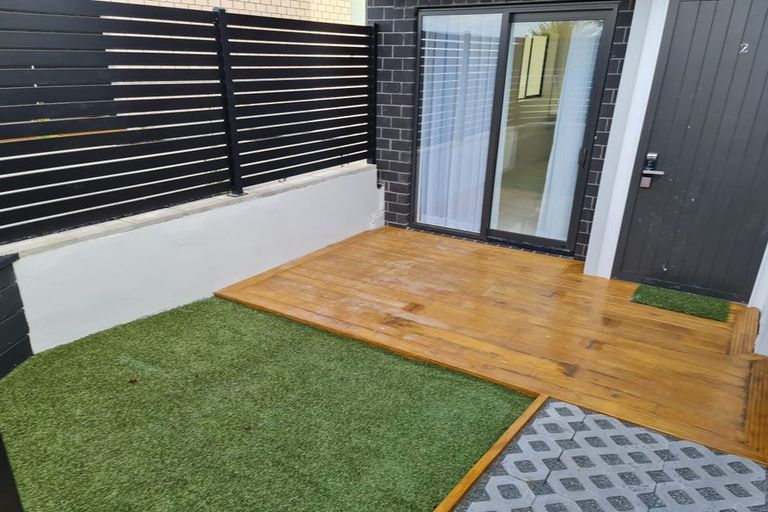 Photo of property in 2/532 Glenfield Road, Glenfield, Auckland, 0629