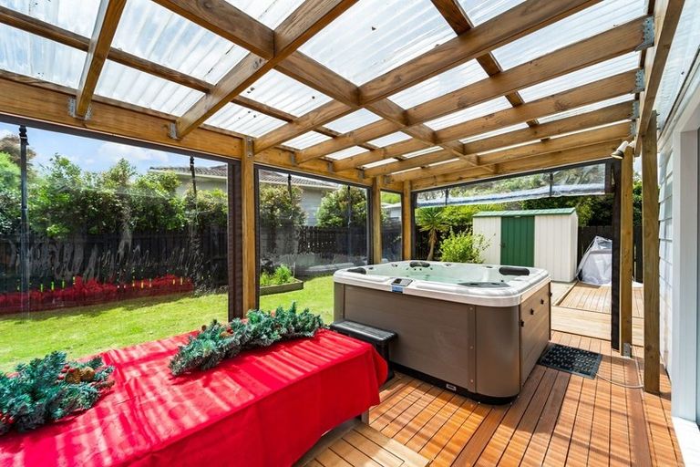 Photo of property in 122 Moire Road, West Harbour, Auckland, 0618