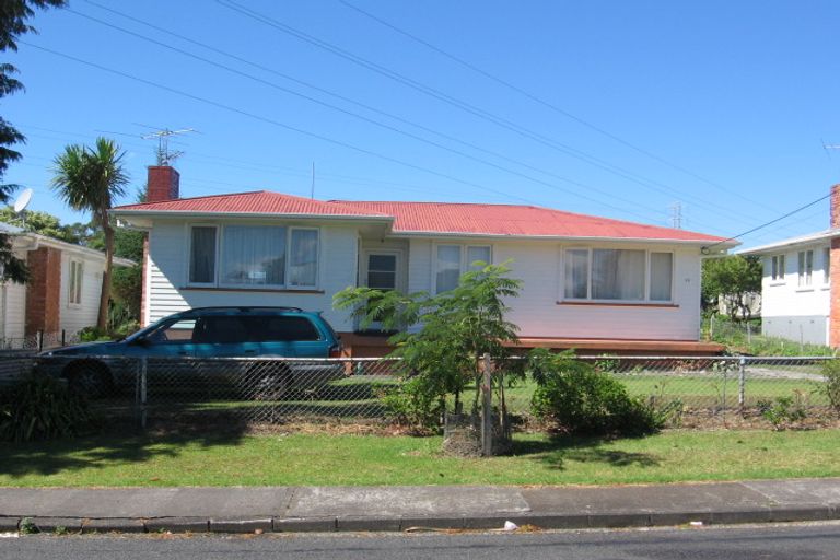 Photo of property in 17 Cobham Crescent, Kelston, Auckland, 0602