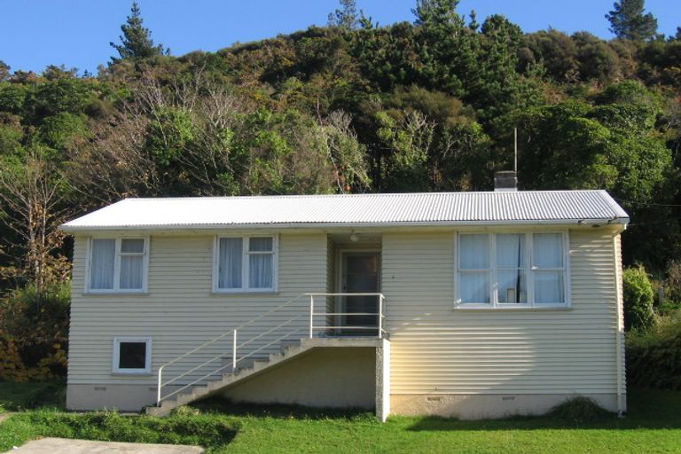 Photo of property in 142 George Street, Stokes Valley, Lower Hutt, 5019