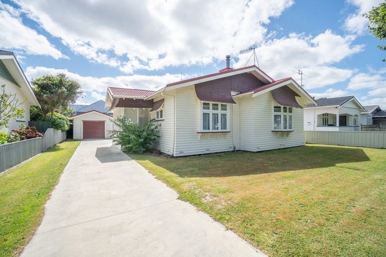 Photo of property in 19 South Street, West End, Palmerston North, 4410