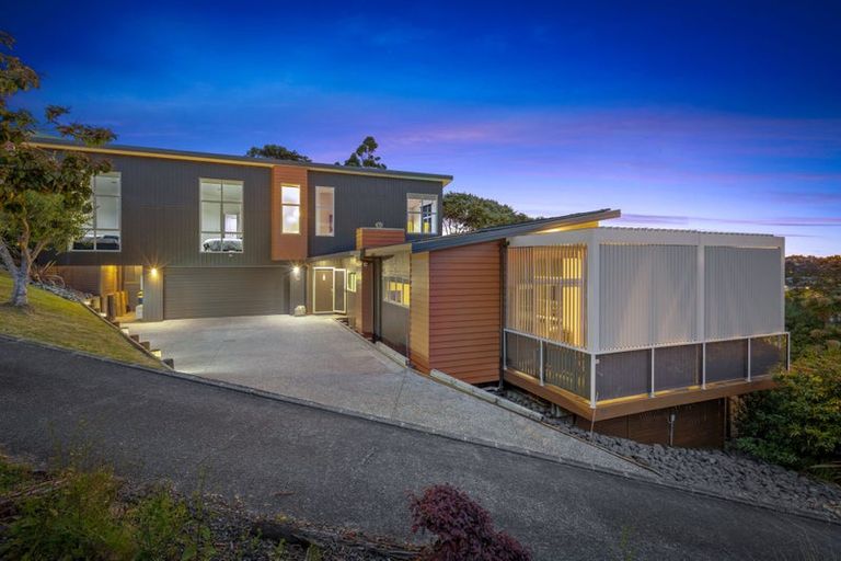 Photo of property in 92 Pemberton Avenue, Bayview, Auckland, 0629