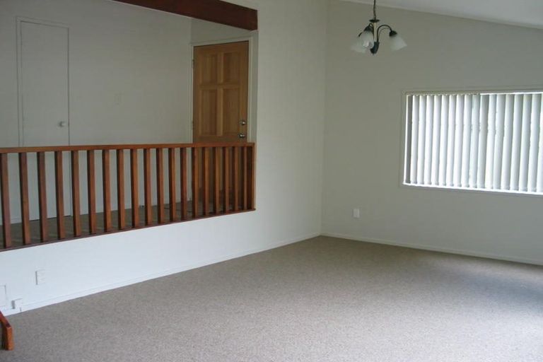 Photo of property in 8 Kayle Glen, West Harbour, Auckland, 0618