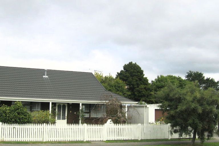 Photo of property in 2/8 Clouston Park Road, Ebdentown, Upper Hutt, 5018