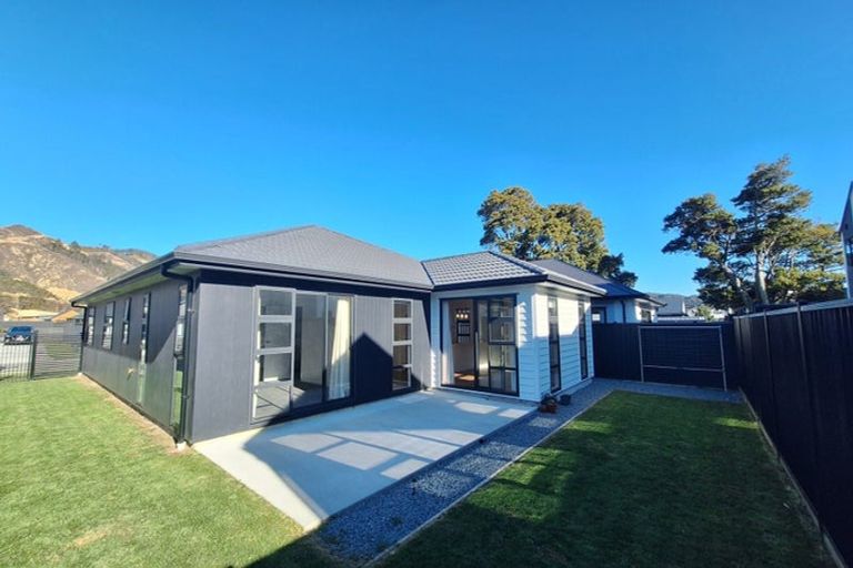 Photo of property in 20 Castletown Street, Wallaceville, Upper Hutt, 5018