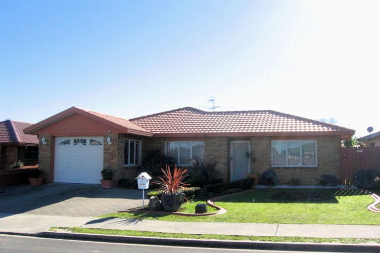 Photo of property in 3 Belleek Close, Weymouth, Auckland, 2103