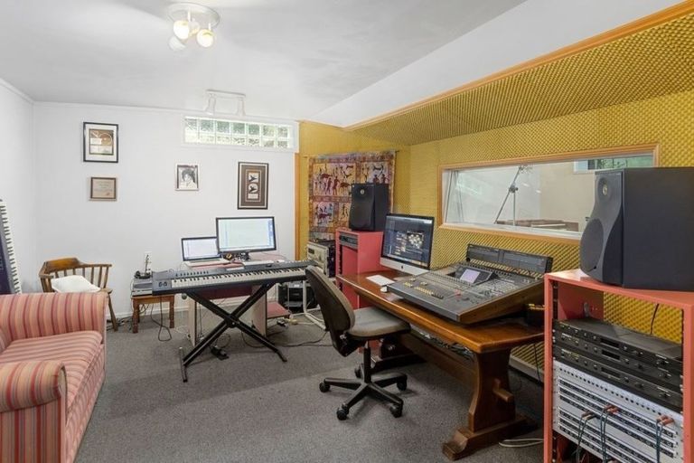 Photo of property in 11 Elmira Place, Browns Bay, Auckland, 0630