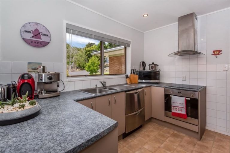 Photo of property in 9 Eugen Place, Bayview, Auckland, 0629