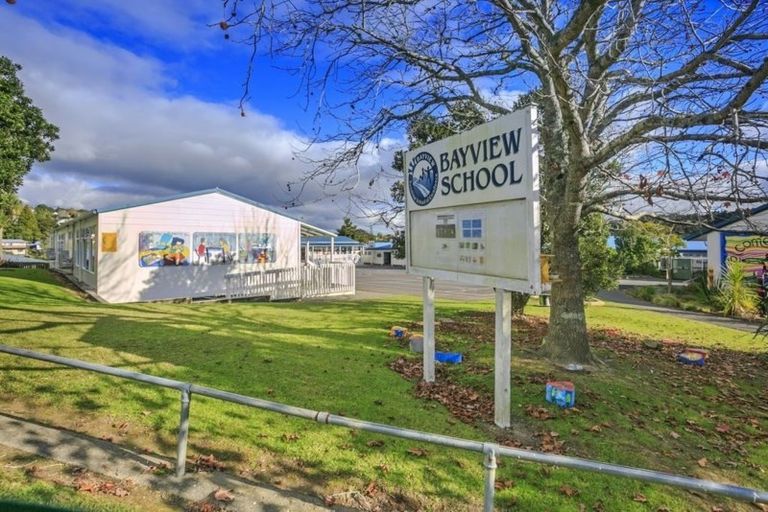 Photo of property in 9 Eugen Place, Bayview, Auckland, 0629