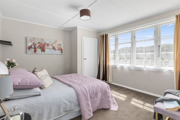 Photo of property in 308 George Street, Stokes Valley, Lower Hutt, 5019