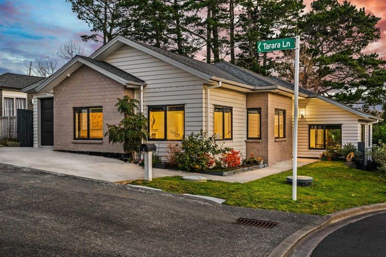 Photo of property in 2 Tarara Lane, Kumeu, 0810