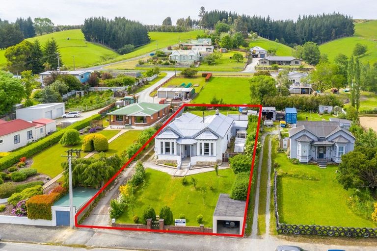 Photo of property in 32 Irvine Street, Lawrence, 9532