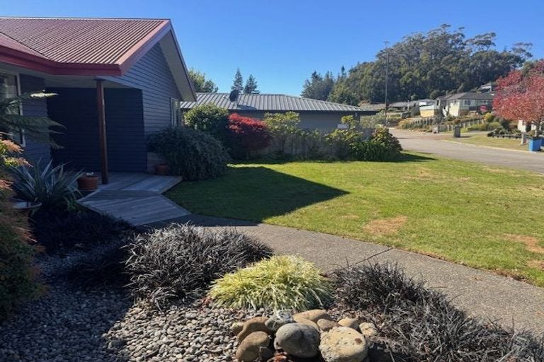 Photo of property in 6 Weka Place, Picton, 7220