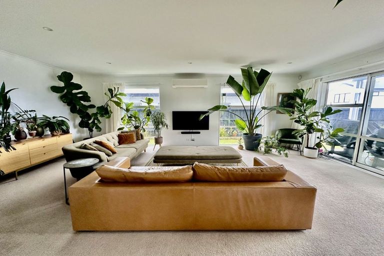 Photo of property in 19 Kukuwai Avenue, Red Beach, 0932