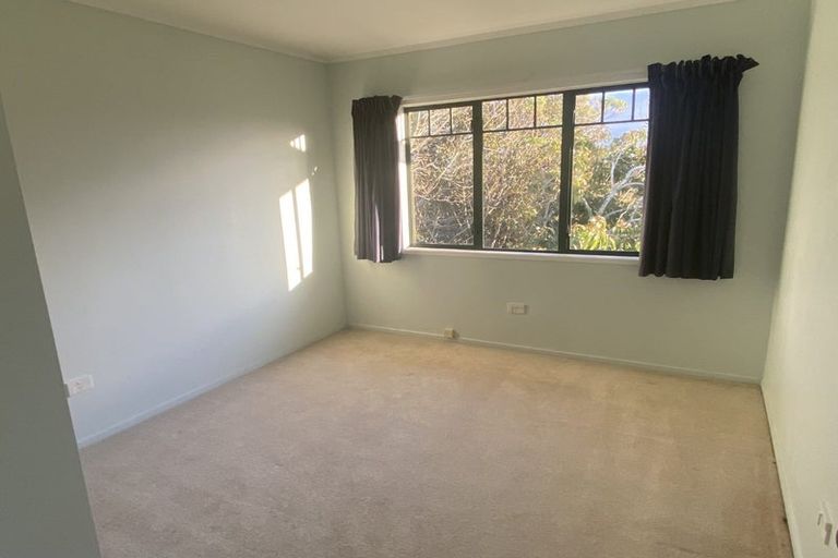 Photo of property in 6 Pararewa Drive, Whalers Gate, New Plymouth, 4310