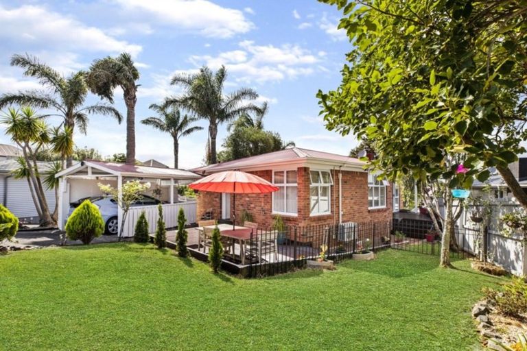 Photo of property in 2/6 Patons Road, Howick, Auckland, 2014