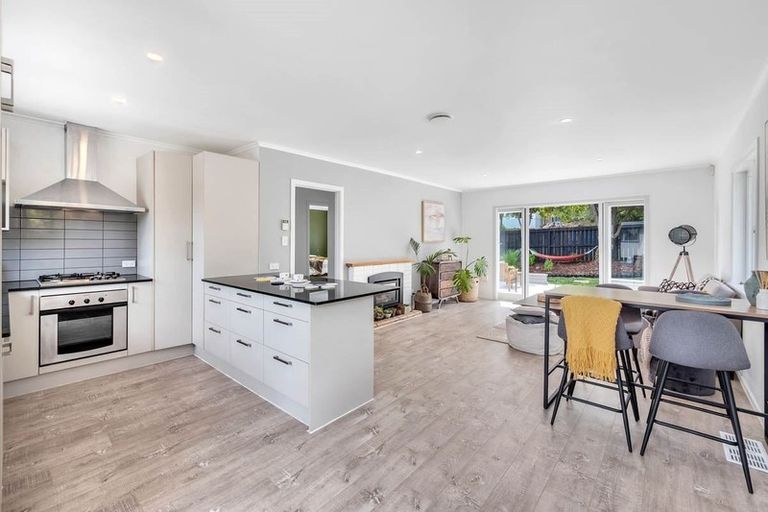 Photo of property in 1/46 Roberts Road, Glenfield, Auckland, 0629