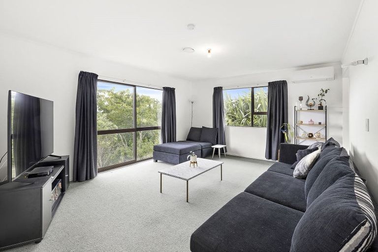 Photo of property in 18 Tobago Crescent, Grenada North, Wellington, 5028