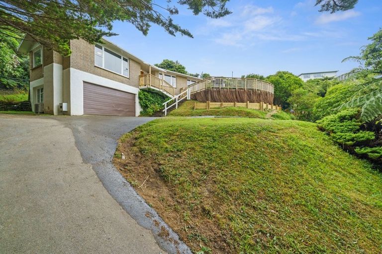 Photo of property in 93 Dowse Drive, Maungaraki, Lower Hutt, 5010