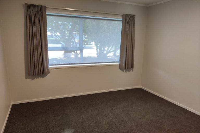 Photo of property in 50 Redlands Grove, Swanson, Auckland, 0612