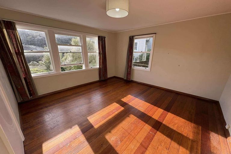 Photo of property in 21 Montgomery Avenue, Karori, Wellington, 6012