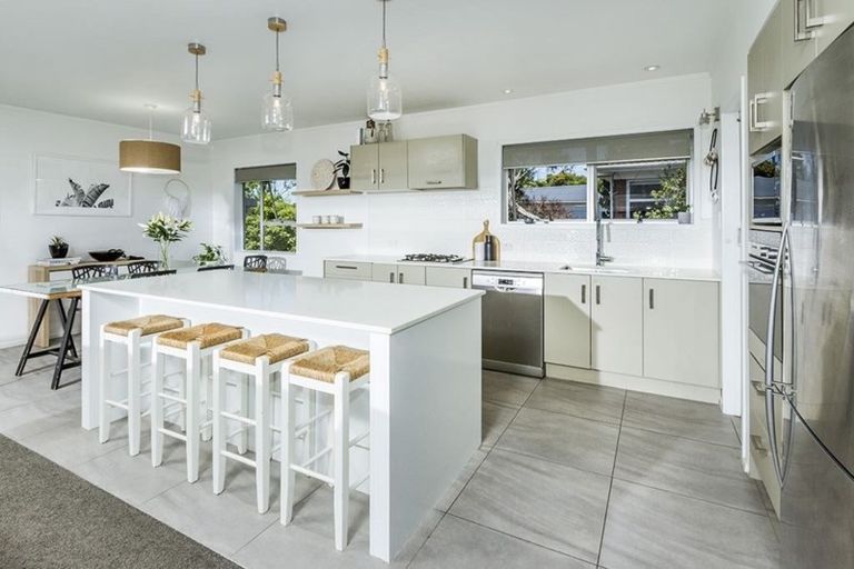 Photo of property in 1/169 Queen Street, Northcote Point, Auckland, 0627