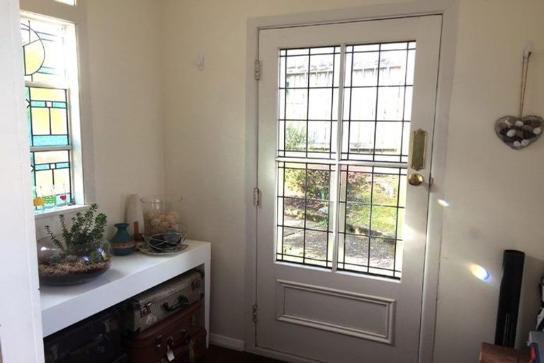 Photo of property in 74 Clarence Road, Northcote Point, Auckland, 0627