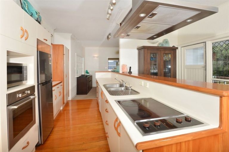 Photo of property in 82 Hatea Drive, Regent, Whangarei, 0112