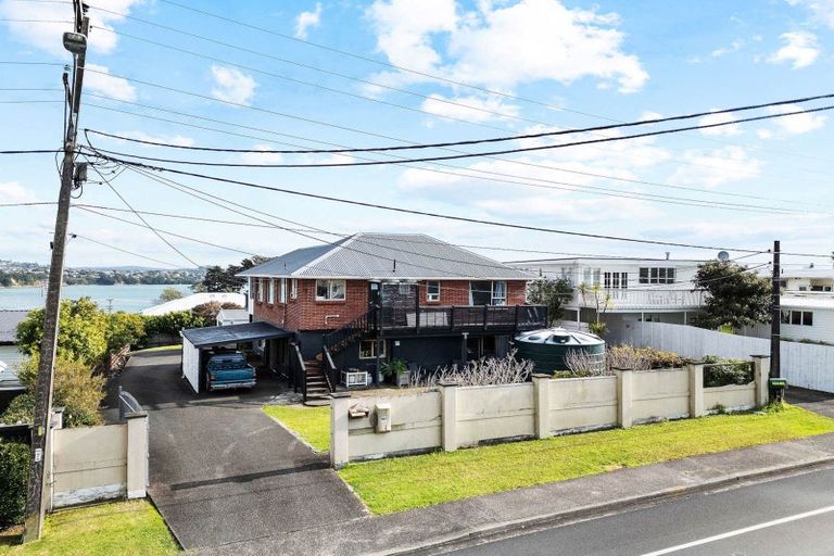 Photo of property in 1006 Whangaparaoa Road, Tindalls Beach, Whangaparaoa, 0930
